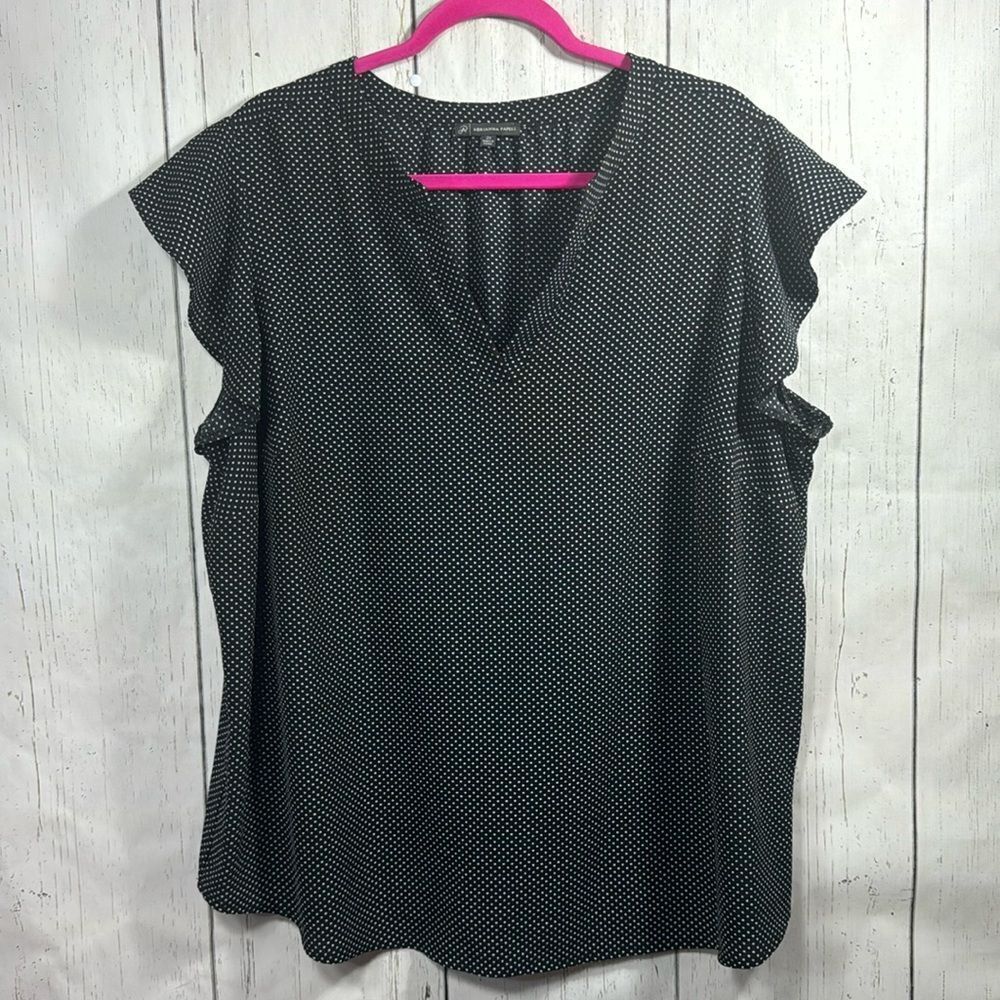 Adrianna Papell Black White Polka Dot V Neck Flowy Short Sleeve Top Blouse